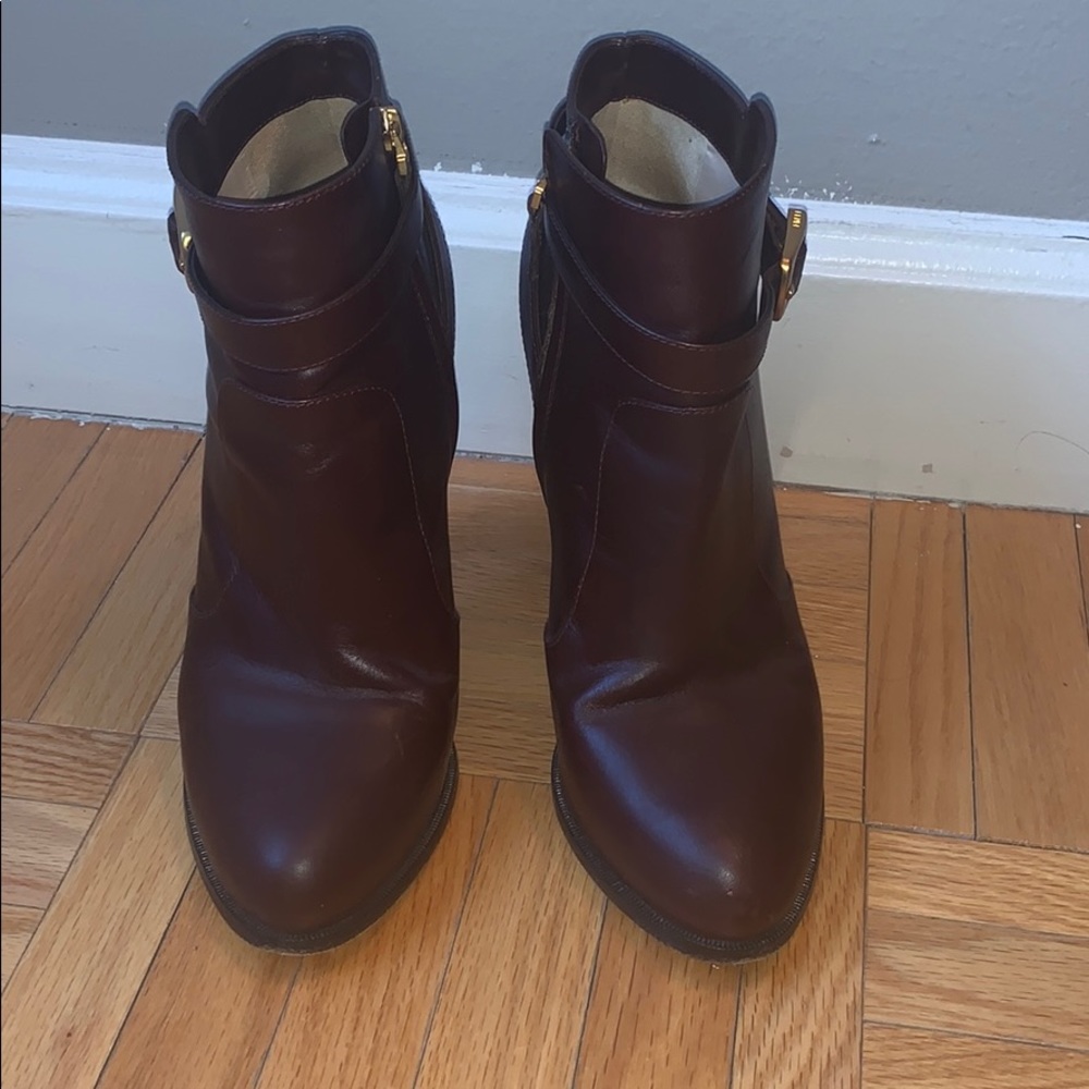 BROWN LEATHER HEELED ANKLE BOOTS W FF GOLD BUCKLE